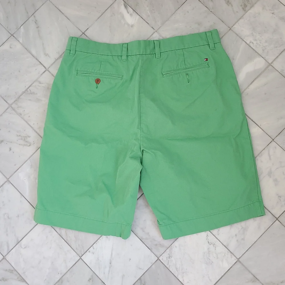 Tommy Hilfiger Classic Fit Chino Shorts Green 34 - Picture 2 of 3